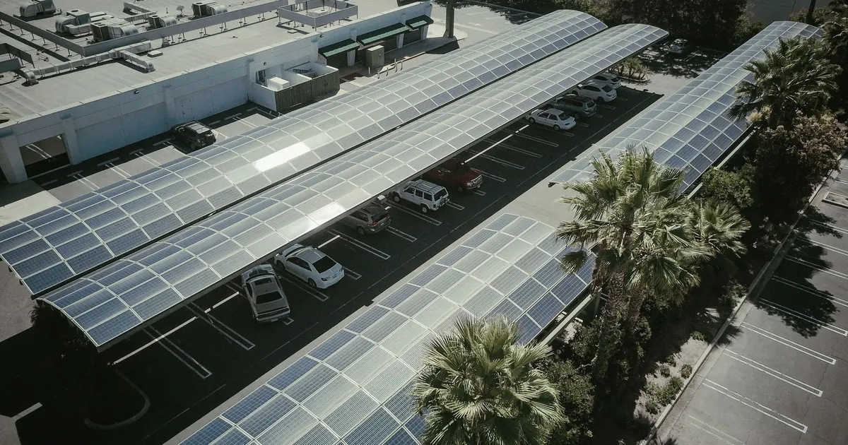 Ombrières de parking : l'obligation de la loi APER